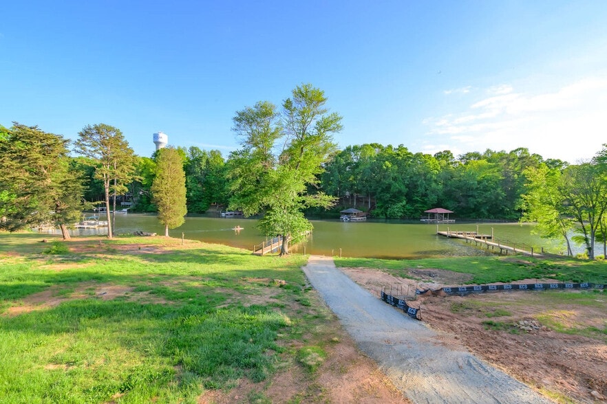Building Photo - 336 Bridgewater Ln
