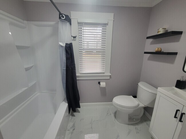 Building Photo - 12 Division St