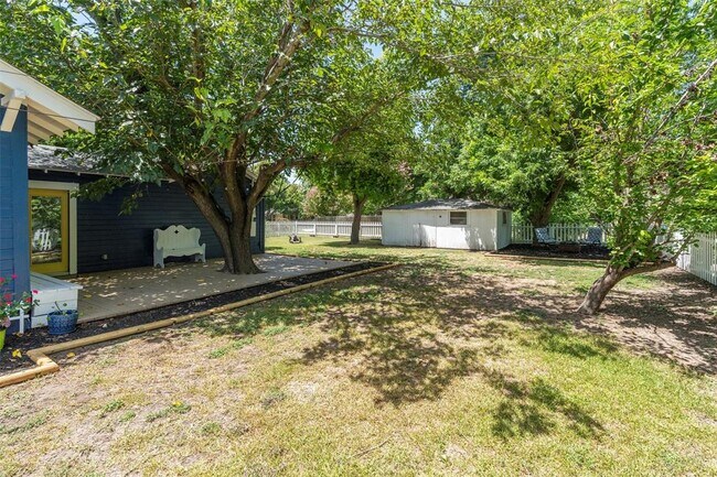 Building Photo - 308 Alva St