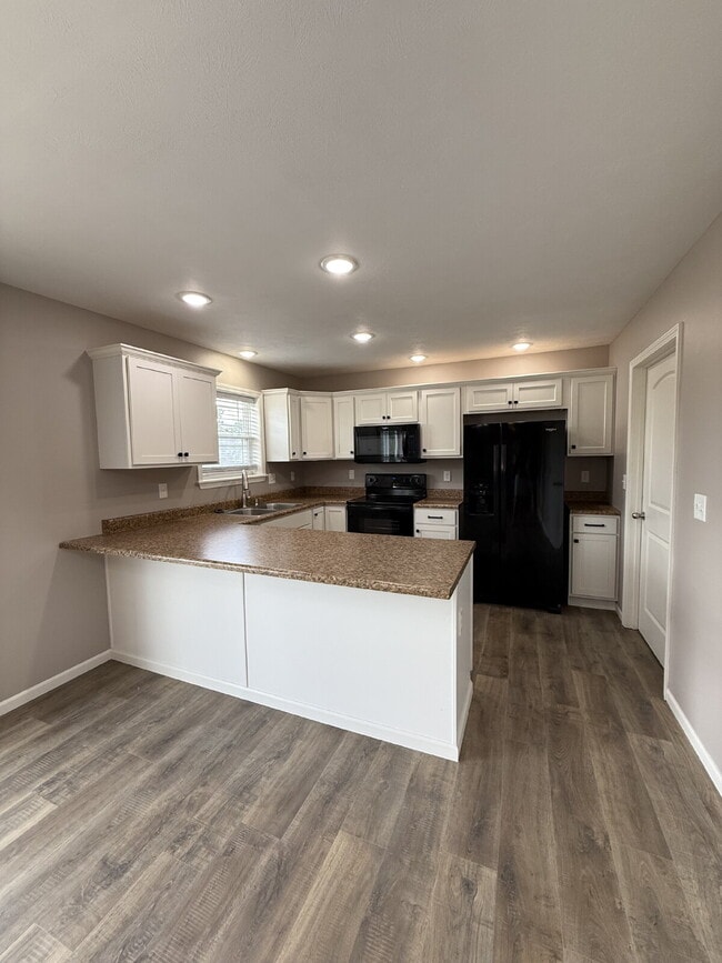 Building Photo - 4BR Basement Home