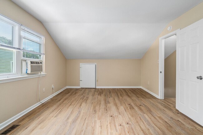 Building Photo - 4117 Rainbow Dr