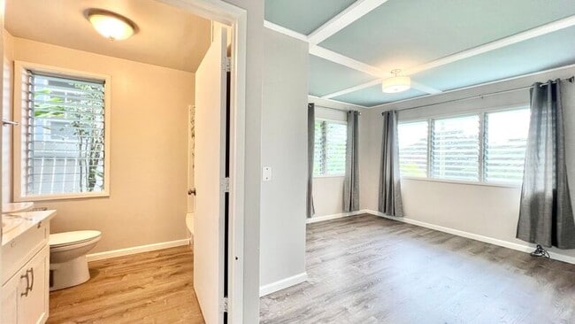 Building Photo - 2504 Rainbow Dr