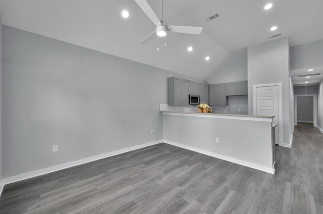Building Photo - 16646 Meadowcroft St