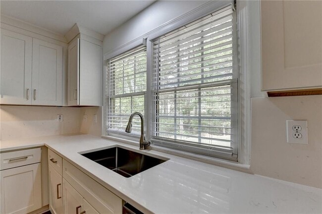 Building Photo - 6535 Ganton Dr