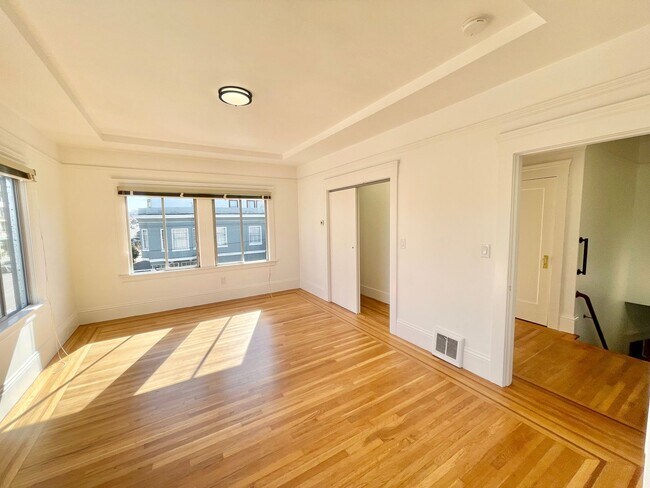 Building Photo - 1305 27th Ave