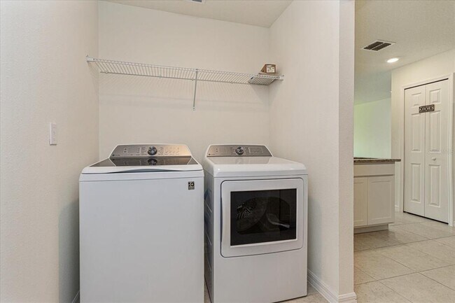 Building Photo - 352 Towns Cir