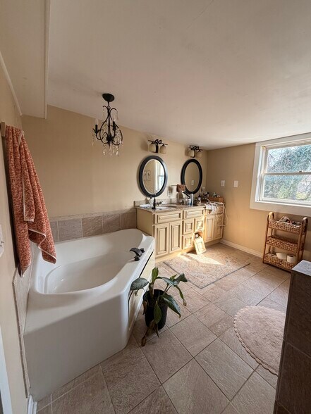 Building Photo - 759 Roycroft Pl