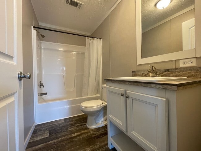 Building Photo - Nice 3 Bedroom 2 Bath Home Built in 2021 A...