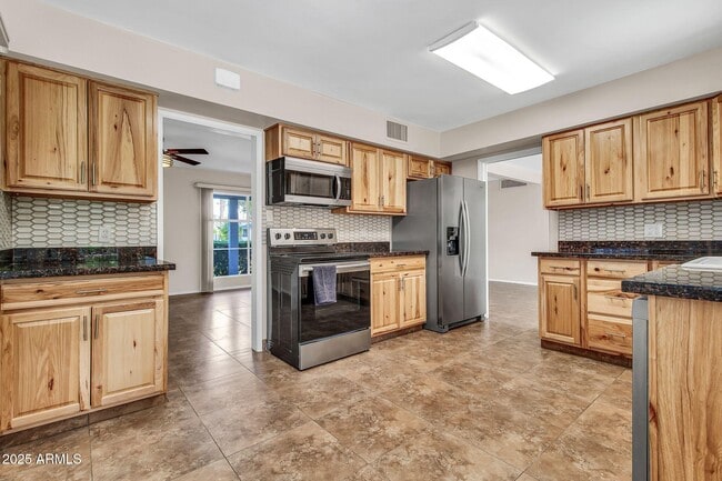 Building Photo - 4623 E Catalina Dr