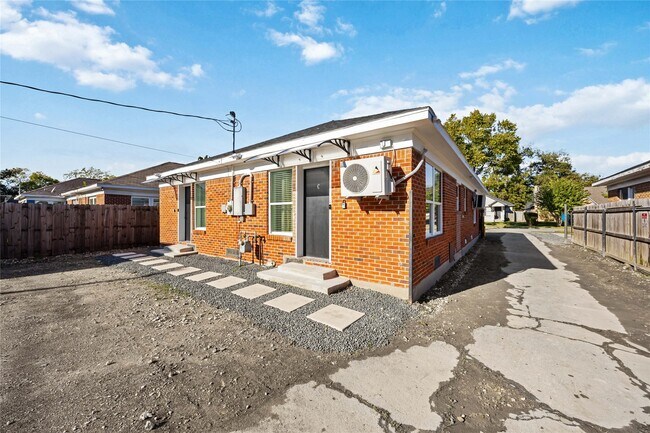 Building Photo - 4208 Clay St