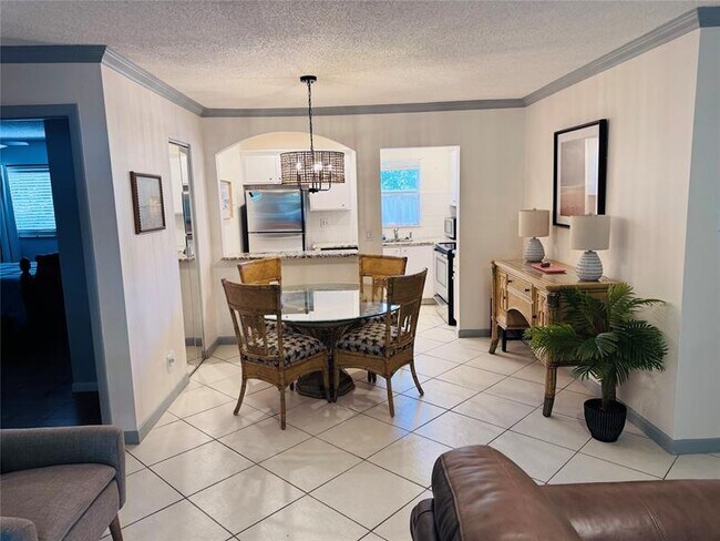 Building Photo - 207 Tropic Isle Dr