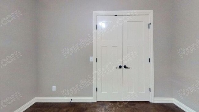 Building Photo - Super 4 bed 2 bath on the Southwest side.