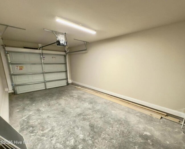 Building Photo - 4371 W Pine St