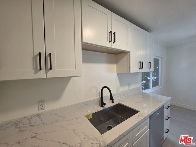 Building Photo - 1411 Innes Pl