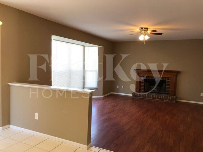 Building Photo - 16727 N Fork Ridge Dr