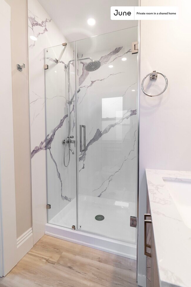 Building Photo - Room in Shared 5 bed/2 bath home in Brookline