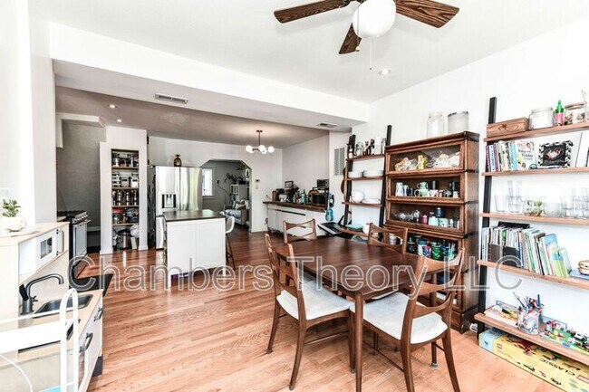 Building Photo - 509 E Luray Ave