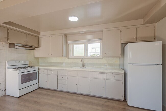 Building Photo - Spruce Ave Residences