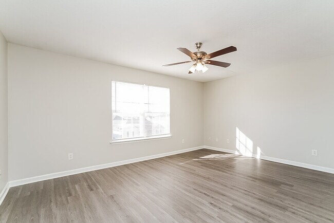 Building Photo - 324 Sarna Dr