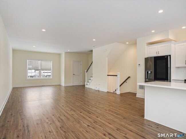 Building Photo - 6 Beacon Square