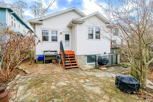 Building Photo - 720 S Park Ave