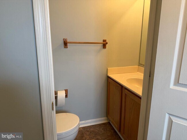 Building Photo - 30 Woodhollow Ct