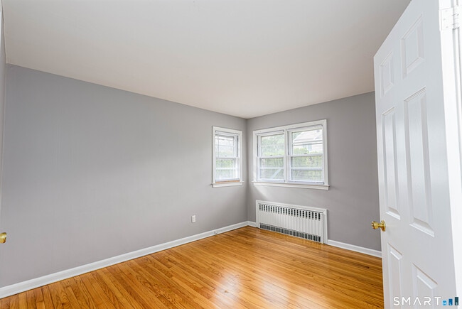 Building Photo - 109 Kings Hwy