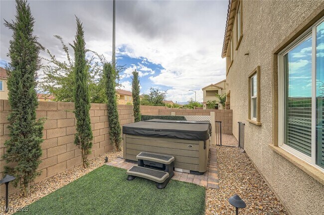 Building Photo - 5990 Viscaya Grv St