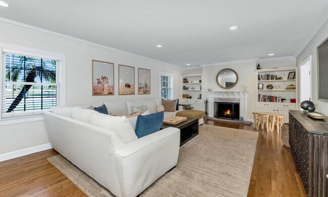 Building Photo - 1021 W Encanto Blvd