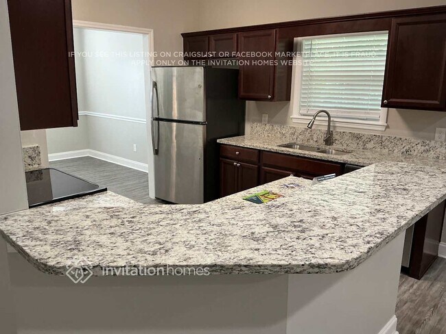 Building Photo - 2346 Somerset Rd