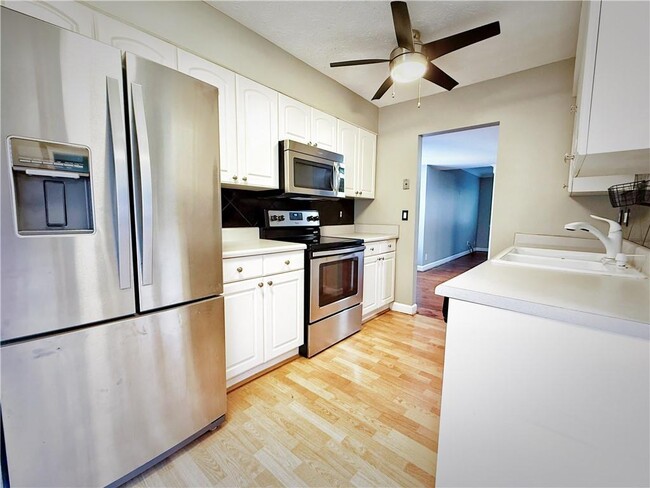 Building Photo - 2875 Torreya Way SE