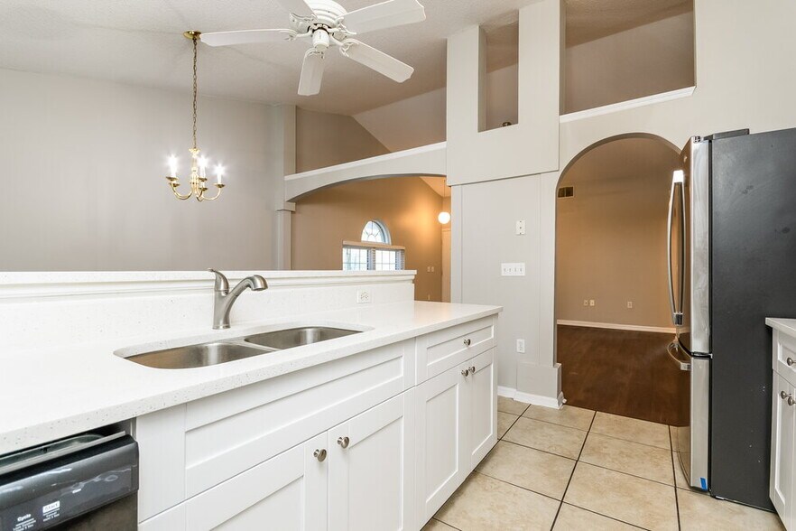 Building Photo - 7651 Harbor Lake Dr