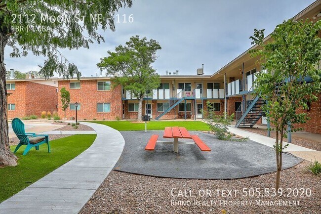 Building Photo - 2112 Moon St NE