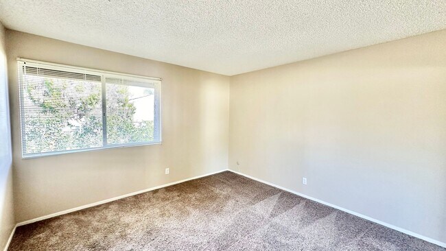 Building Photo - Beautifully Remodeled Upstairs Condo Unit with Private Balcony Patio in Downtown Fallbrook!