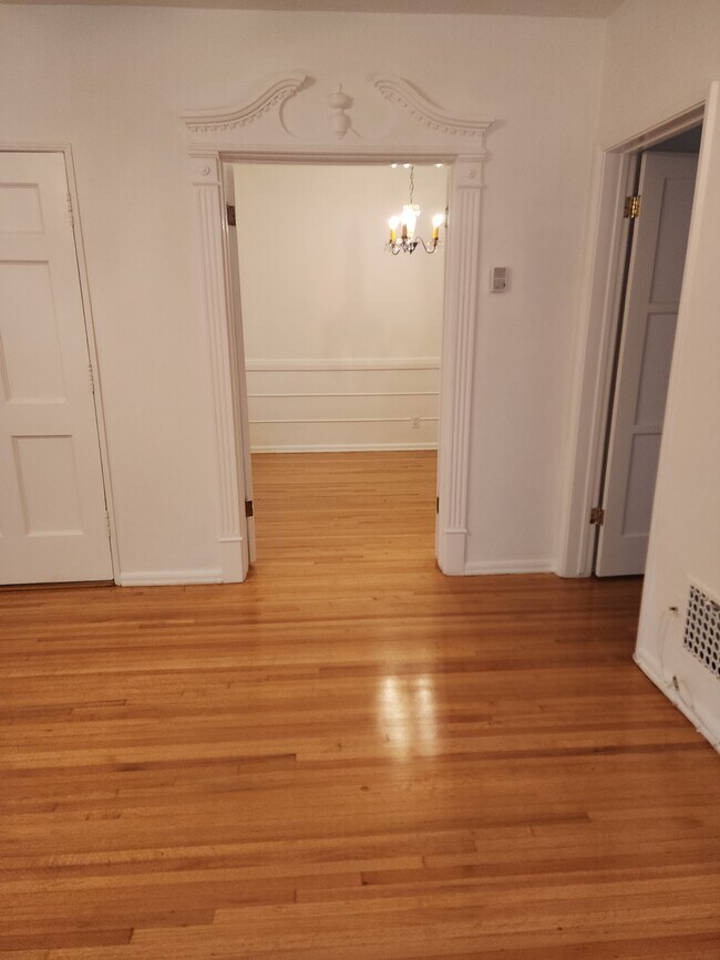 447 OAK APT H LIVING/DINING ROOM - 447 N Oakhurst Dr