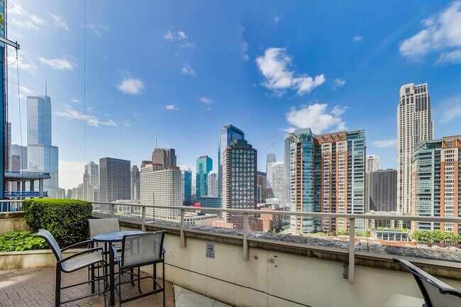 Building Photo - 420 E Waterside Dr