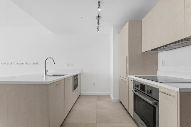 Building Photo - 501 NE 31st St