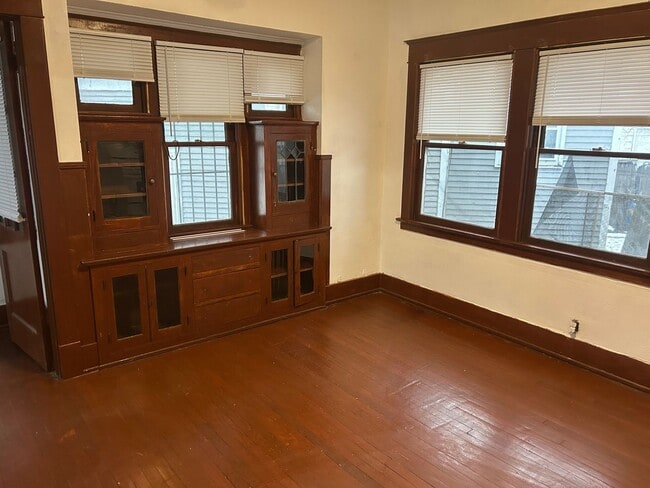 Building Photo - 3 Bedroom House