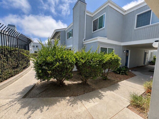 Building Photo - 2+1.5 Ralston Village Condo- Great Community Amenities!