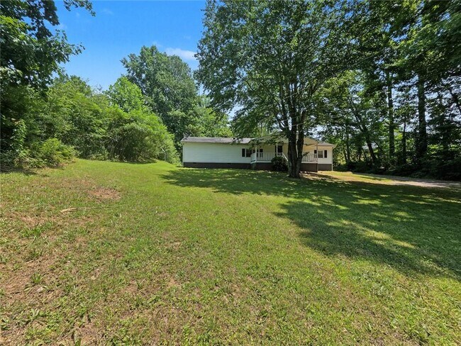 Building Photo - 3542 Shoreland Dr
