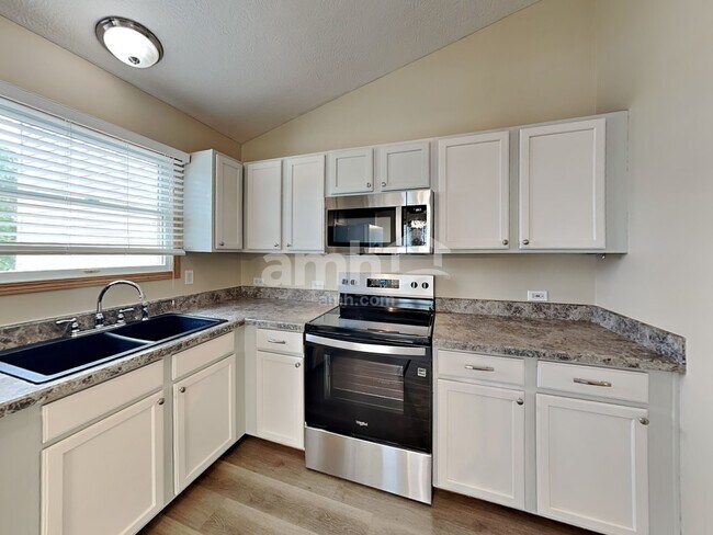 Building Photo - 2130 Winding Hollow Dr