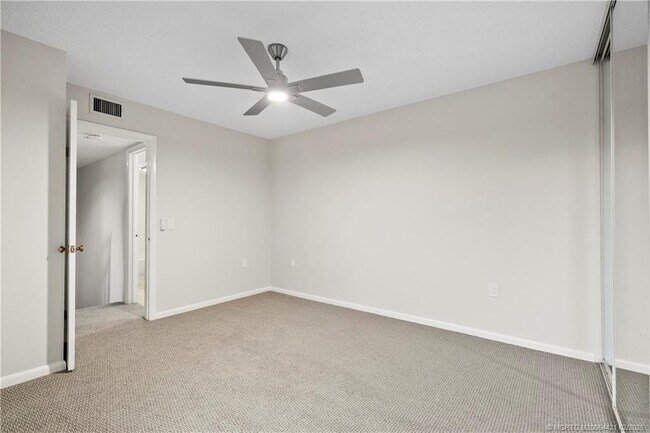 Building Photo - 3098 SW Sunset Trace Cir