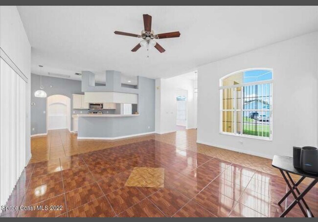 Building Photo - 525 Justine Ave NW