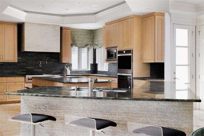 Building Photo - 2705 Island Ledge Cove