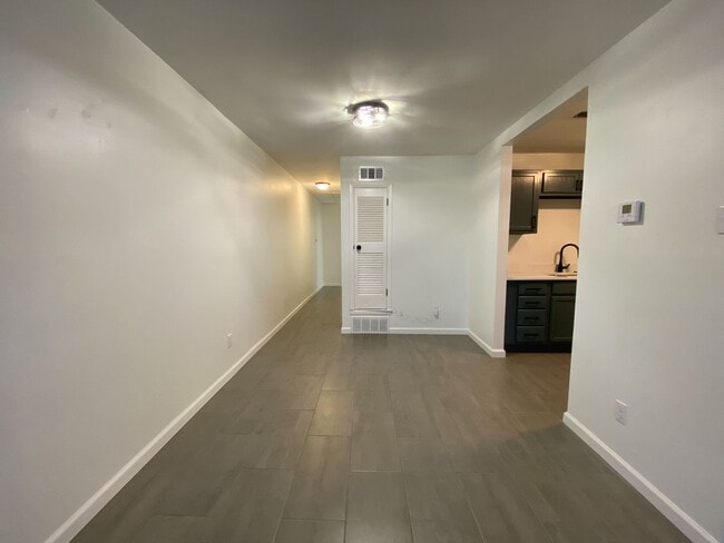 Building Photo - 2 bedroom 1 bath recently renovated near Broad Ave Arts District