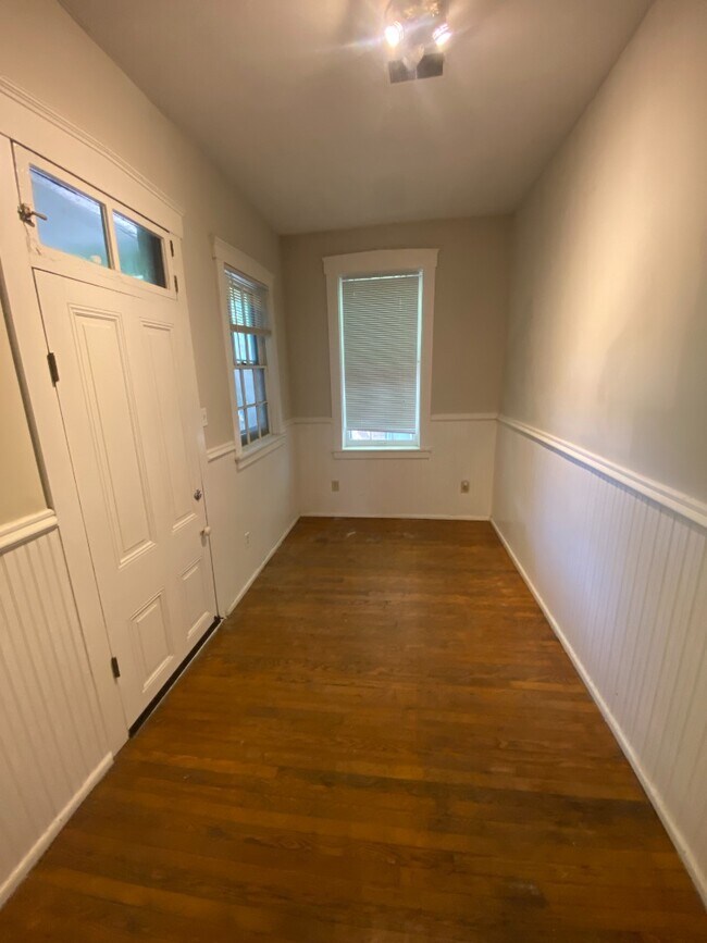Building Photo - 917a Geyer