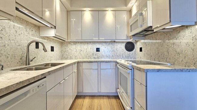 Building Photo - 1676 Ala Moana Blvd