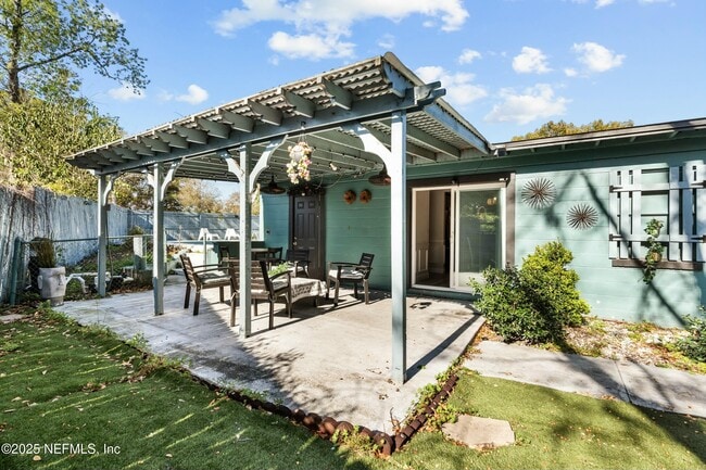 Building Photo - 6204 Commodore Dr