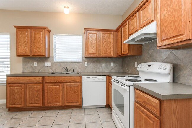 Building Photo - 24006 Lestergate Dr