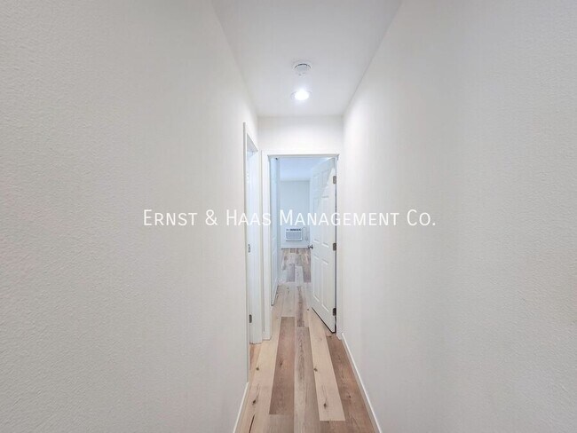 Building Photo - 7890 E Spring St